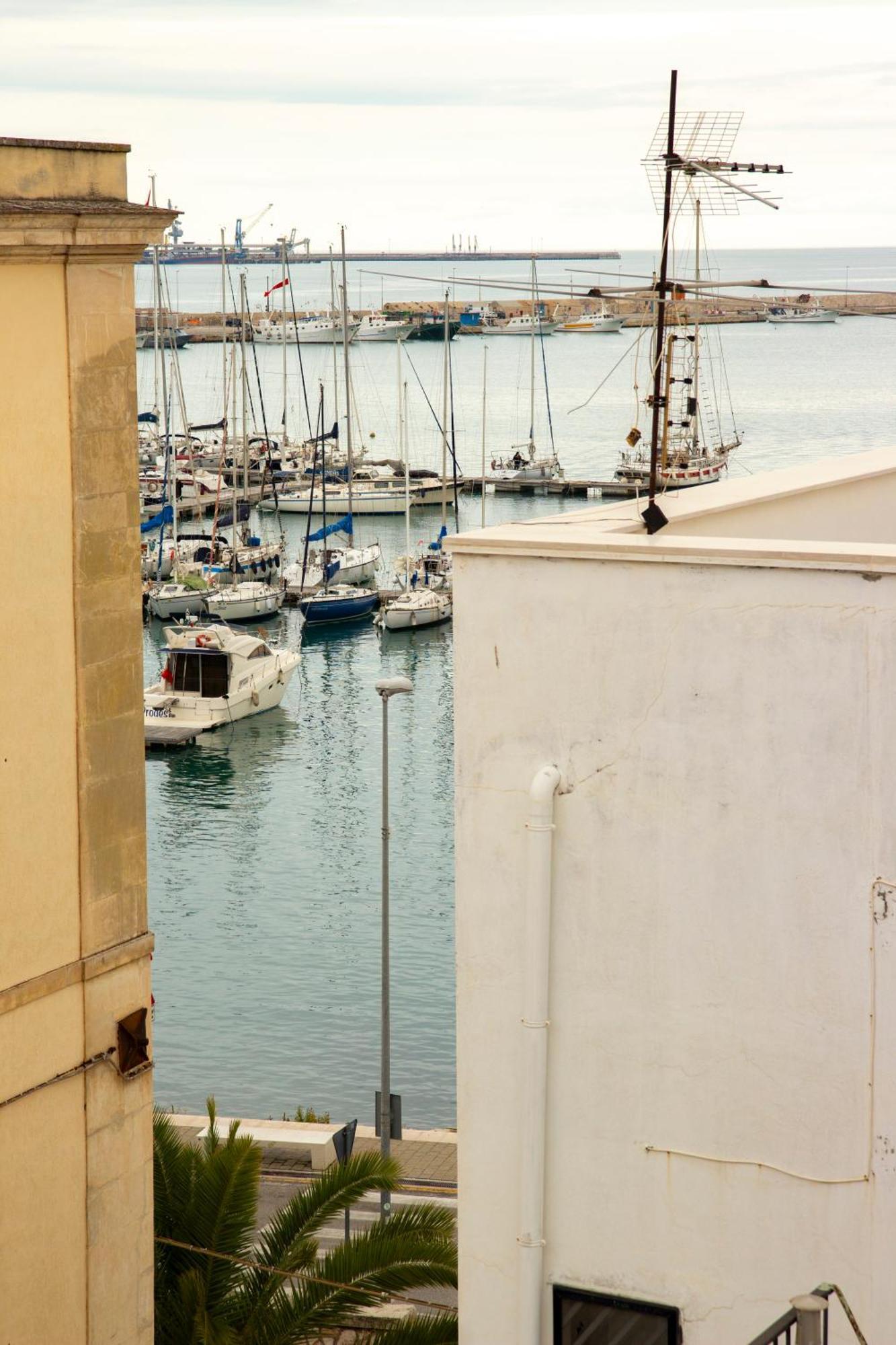 Palazzo Donnamaria Apartment Manfredonia Bagian luar foto